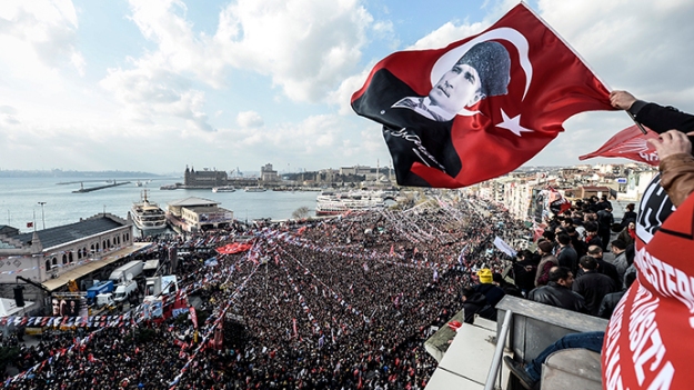 Supporters of Turkey's main opposition Republican People's Party (CHP) wave Turkish and party flags during an electioSupporters of Turkey's main opposition Republican People's Party (CHP) wave Turkish and party flags during an election rally at Kadikoy in Istanbul on March 29, 2014.n rally at Kadikoy in Istanbul on March 29, 2014.
